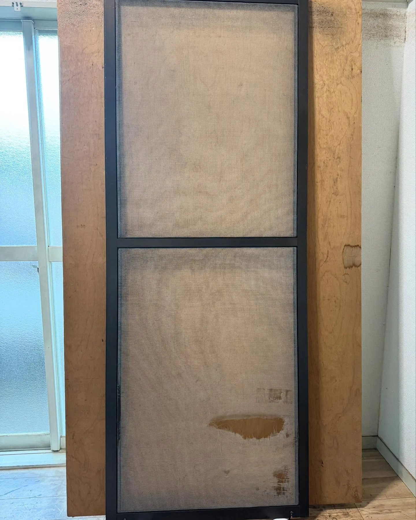 金沢屋 折尾・黒崎店 網戸の張替を頼まれることは、特に春から...