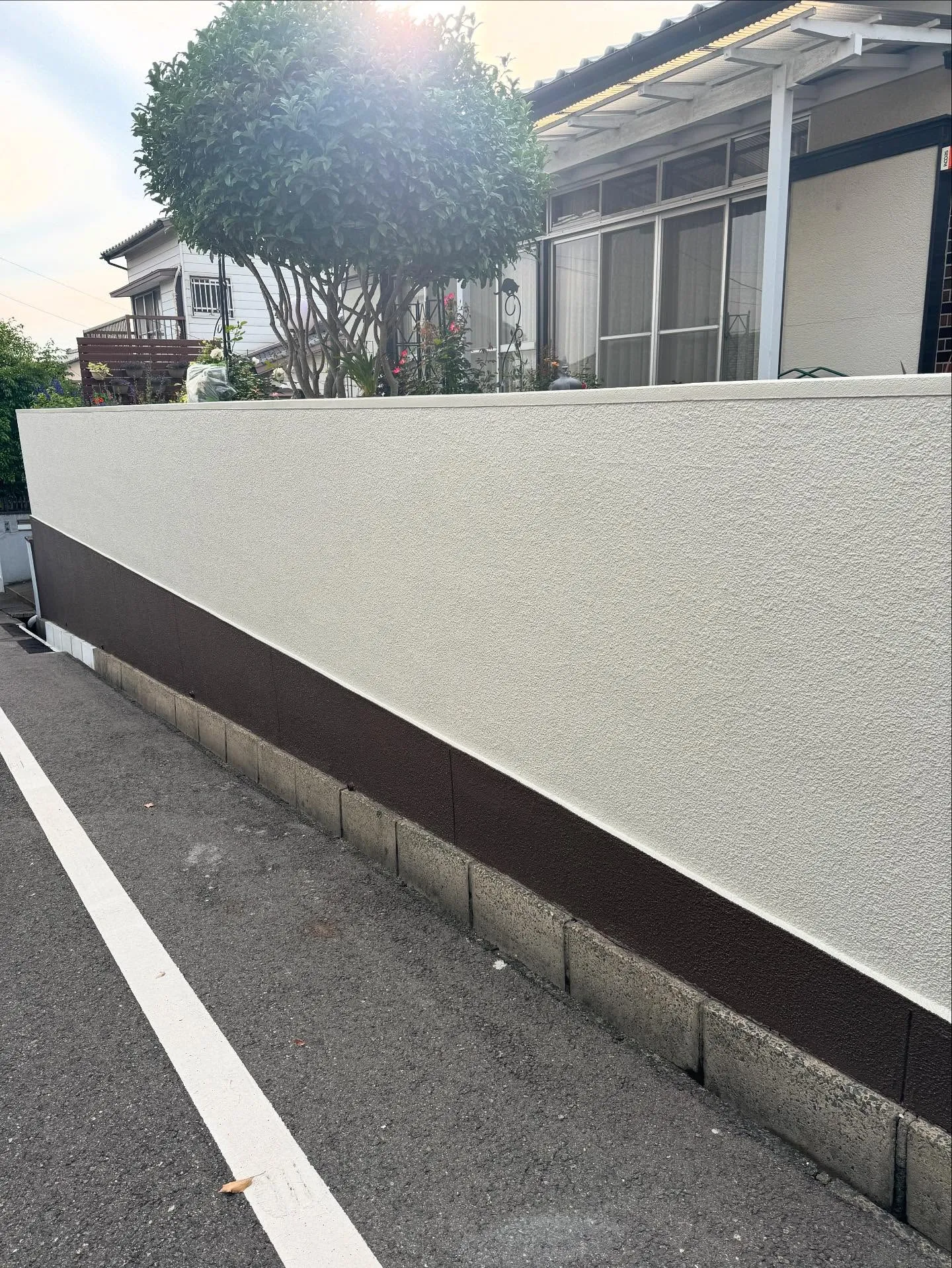 金沢屋 折尾・黒崎店では、壁の補修と塗装工事のご依頼をいただ...