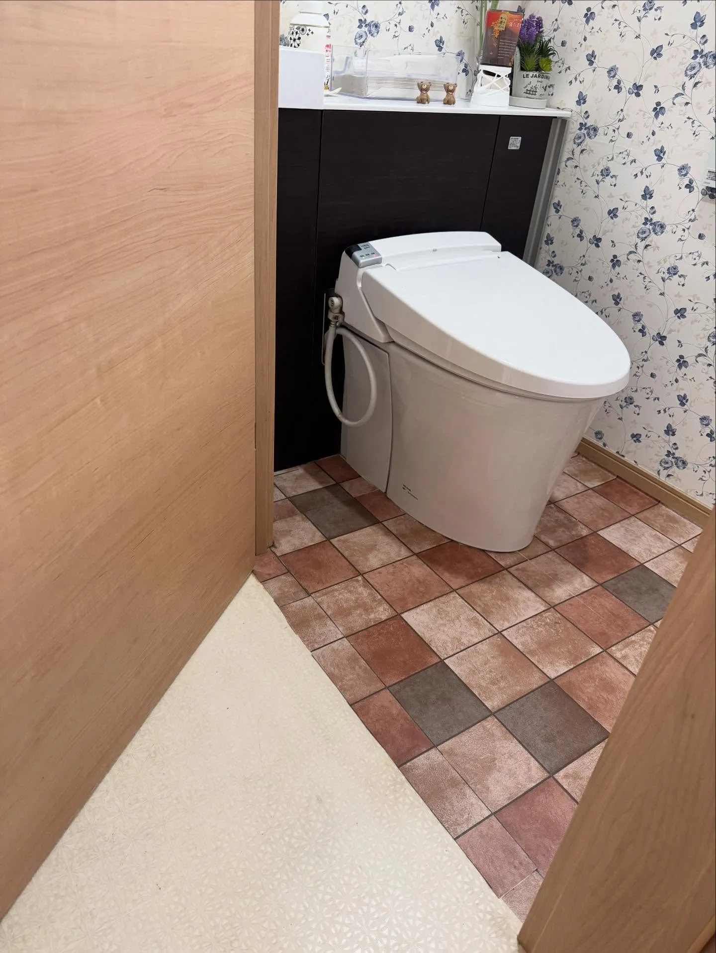 金沢屋 折尾・黒崎店 襖の張替とクッションフロアの張替を行い...