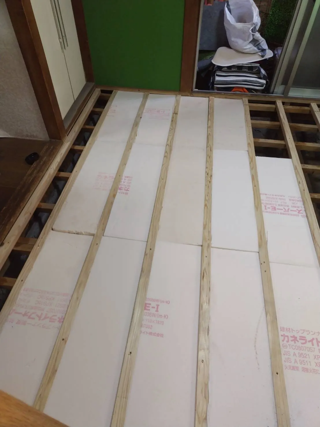 金沢屋 折尾・黒崎店　和室の畳をフローリングに変えることで、...