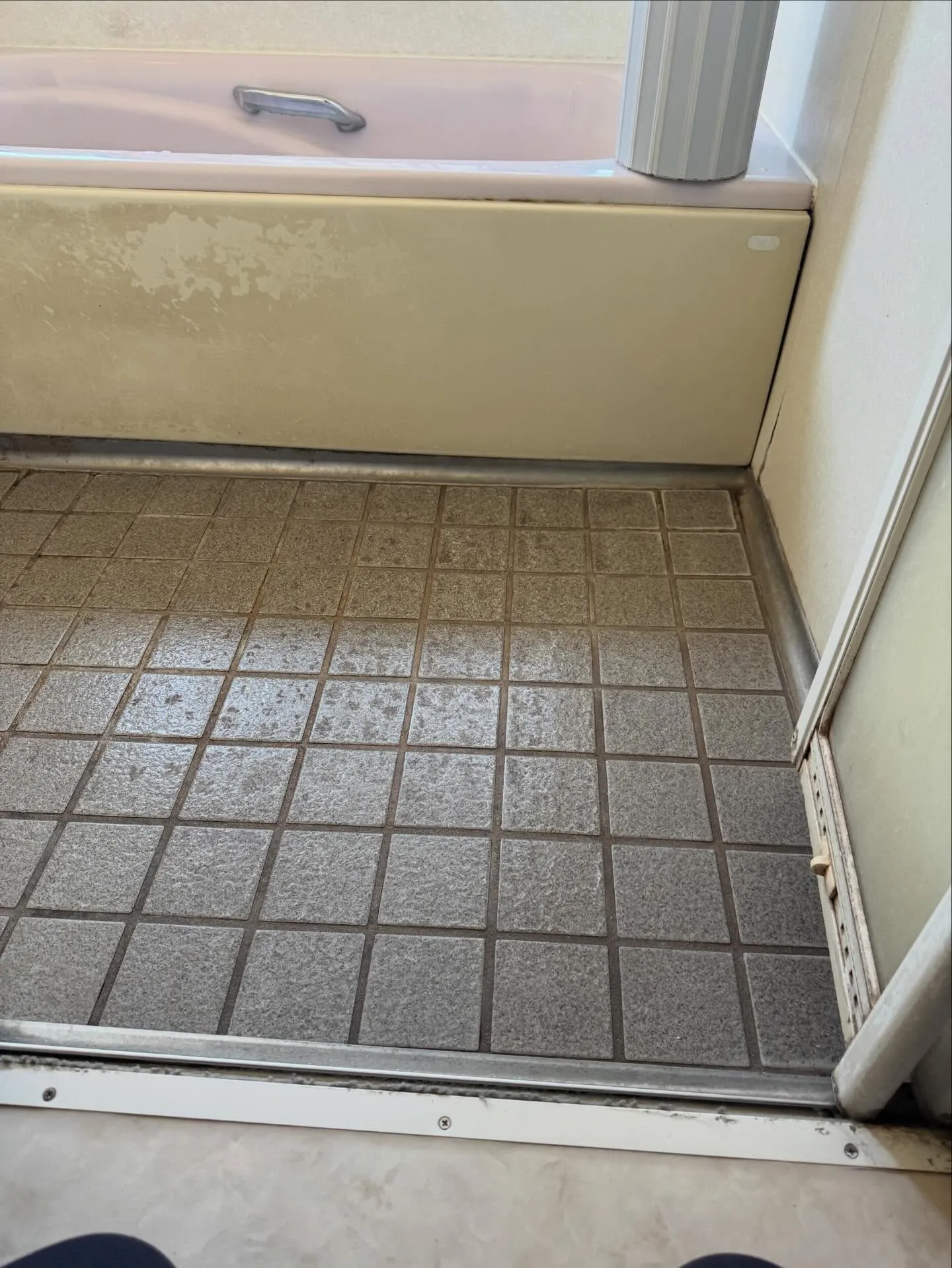 最近、浴室のリフォームの一環として浴室シート張りを行いました...